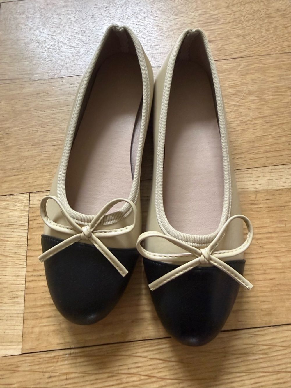 Classic Two-Tone Bow Ballet Flats - Black & Cream 7